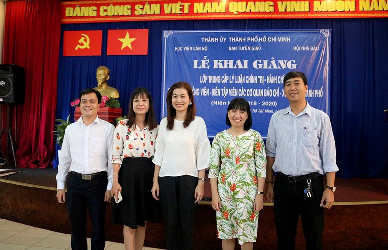 'Nghề báo là công việc vinh dự nhưng áp lực và rủi ro' - ảnh 1