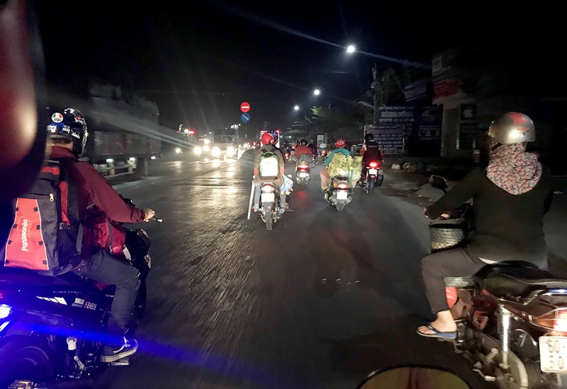 Chạy dọc miền Trung những ngày giáp Tết - ảnh 1