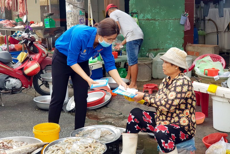Đoàn phường An Lạc A vào chợ tuyên truyền về dịch COVID-19 - ảnh 4