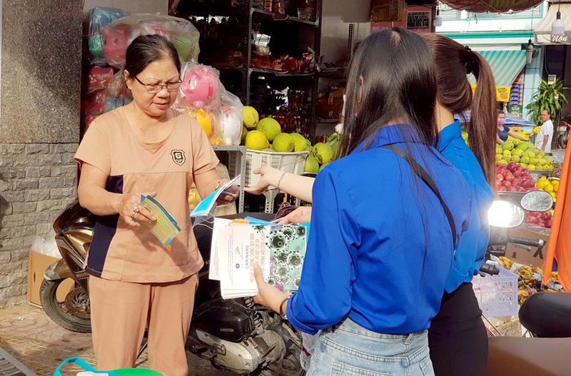 Đoàn phường An Lạc A vào chợ tuyên truyền về dịch COVID-19 - ảnh 3