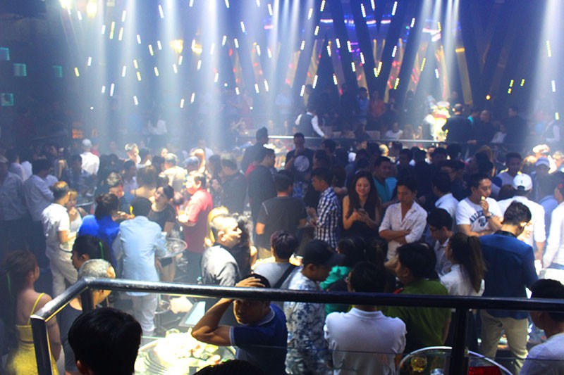 18 giờ hôm nay, quận 1 ngưng hoạt động quán bar, vũ trường - ảnh 1