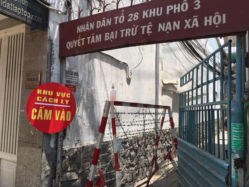 Công an đang phong tỏa một đường ở quận 8 - ảnh 3