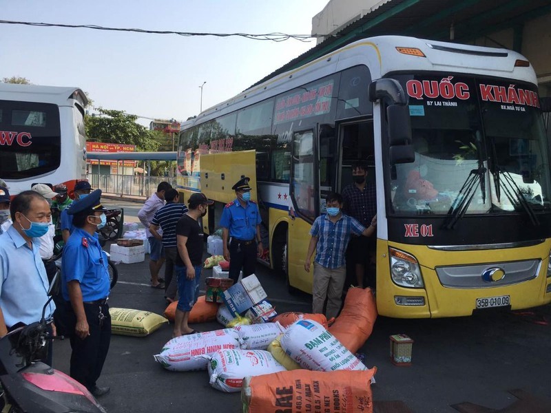 Buộc chở 20 người, nhiều xe khách liên tỉnh ngưng chạy - ảnh 1