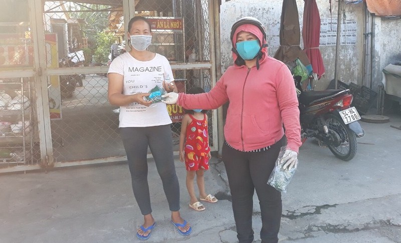 Bình Chánh xử phạt hàng loạt người không đeo khẩu trang - ảnh 2