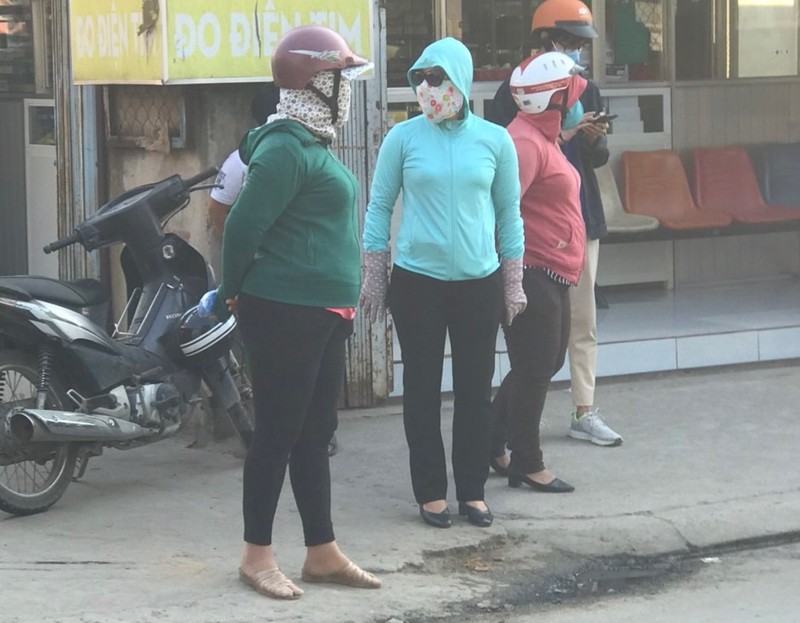 Bình Chánh xử phạt hàng loạt người không đeo khẩu trang - ảnh 3