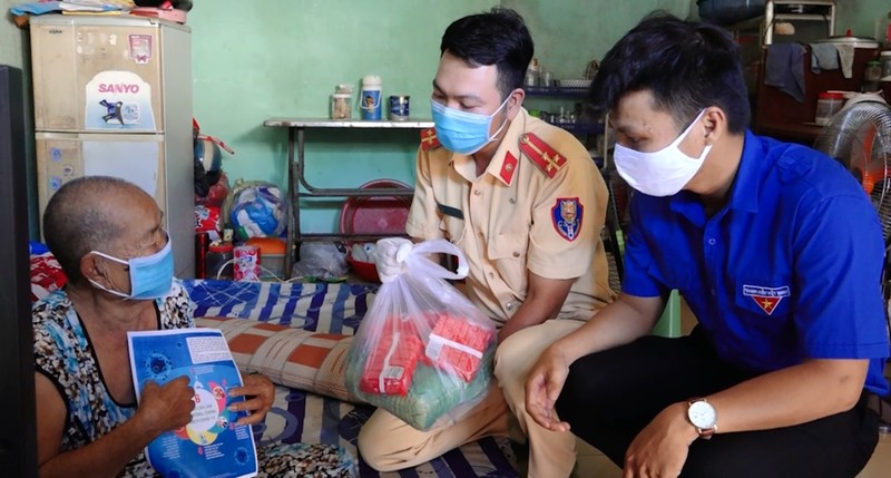 Hàng ngàn người bán vé số, khó khăn được hỗ trợ - ảnh 2