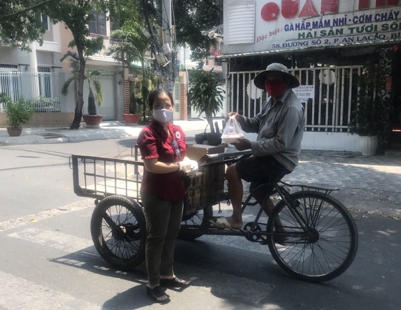 Hàng ngàn người bán vé số, khó khăn được hỗ trợ - ảnh 3