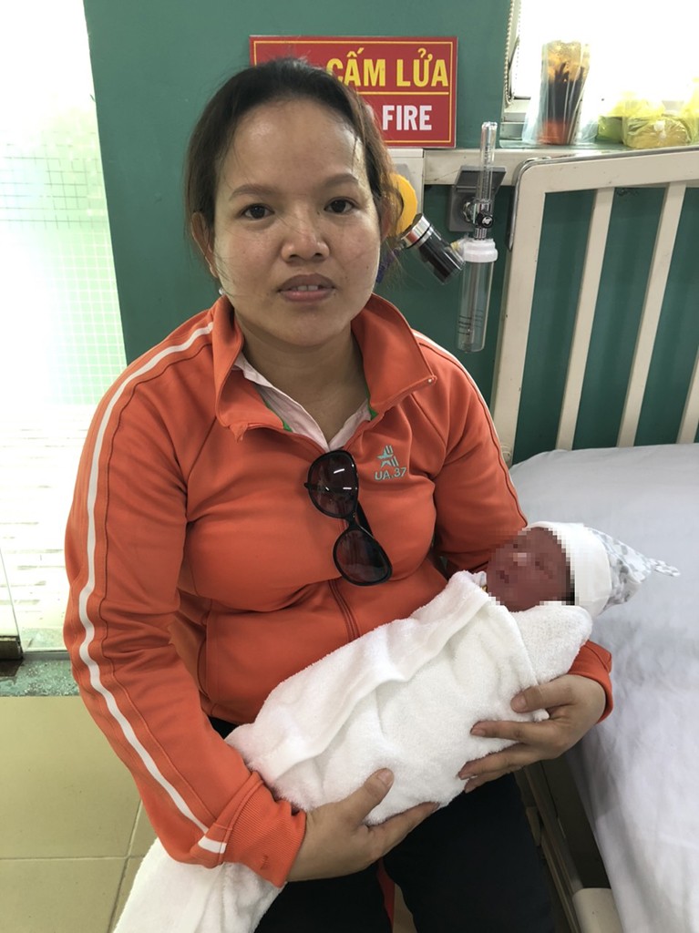 Quận Bình Tân: Bé trai sơ sinh 3 ký bị bỏ rơi trong thùng rác - ảnh 4