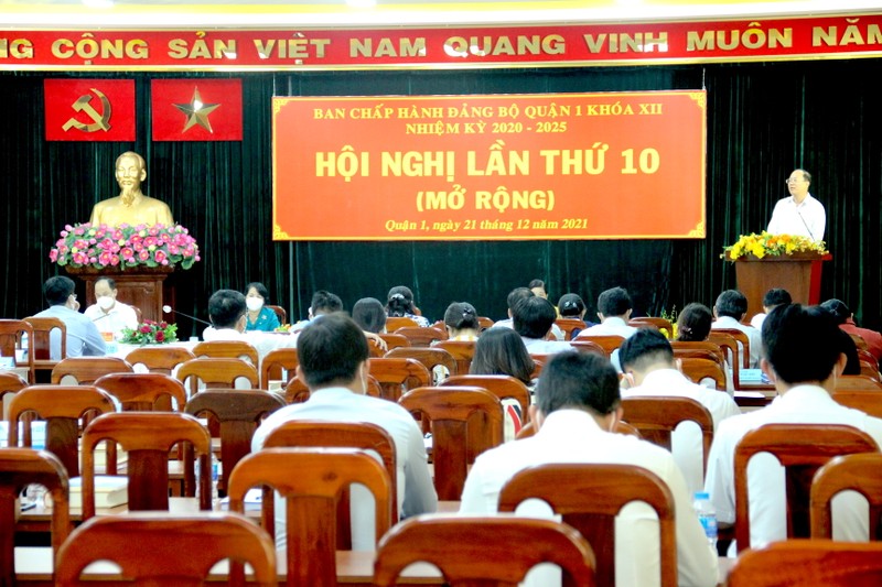 Bí thư quận 1 bật khóc khi nhắc lại những lúc bất lực trước COVID-19 - ảnh 2