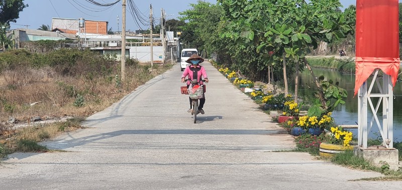 Vũng Tàu: Bờ kênh 'đổi sắc' nhờ đường hoa xã hội hóa - ảnh 1