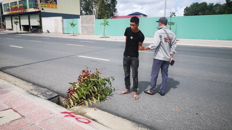 Bắt nhóm trộm hàng loạt tấm đan thoát nước ở Bà Rịa-Vũng Tàu - ảnh 2