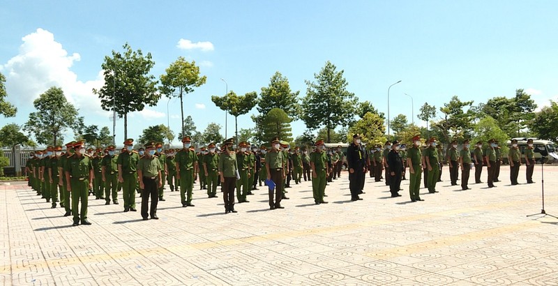 Công an Bà Rịa-Vũng Tàu tăng cường lực lượng cho 'vùng đỏ' TT Long Hải - ảnh 1