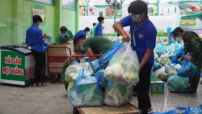 BR-VT: Chuyển nhanh 9.000 phần lương thực đến người dân thị trấn Long Hải - ảnh 2