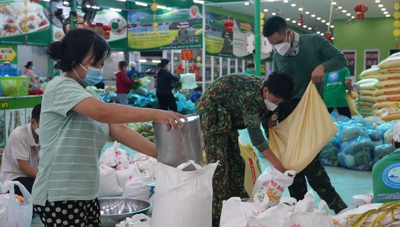 BR-VT: Chuyển nhanh 9.000 phần lương thực đến người dân thị trấn Long Hải - ảnh 1