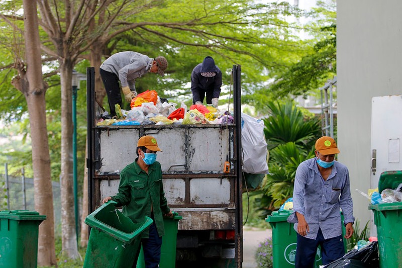 TP.HCM: Tặng thùng rác để phân loại rác tại hộ gia đình - ảnh 1