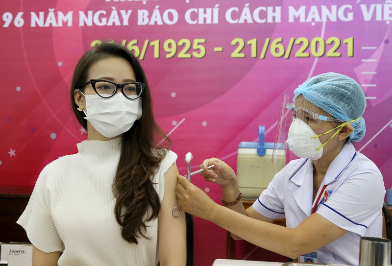 Hơn 200 nhà báo được tiêm vaccine phòng COVID-19 trong ngày 21-6 - ảnh 7