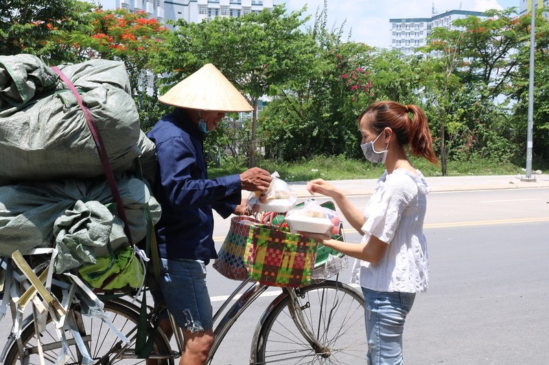 Hàng quán chung tay sẻ chia suất cơm miễn phí - ảnh 5