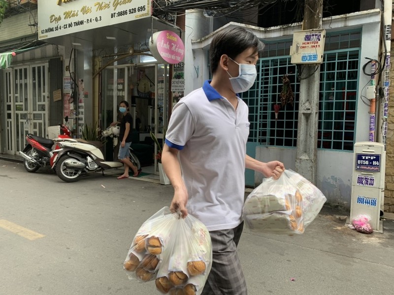 Khách mua quá đông, tiệm bánh mì Bà Huynh bị trật tự đô thị yêu cầu ngưng bán - ảnh 5