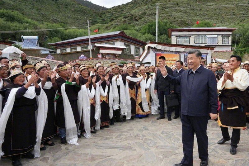 Ông Tập lần đầu đến khu tự trị Tây Tạng với tư cách chủ tịch nước - ảnh 1