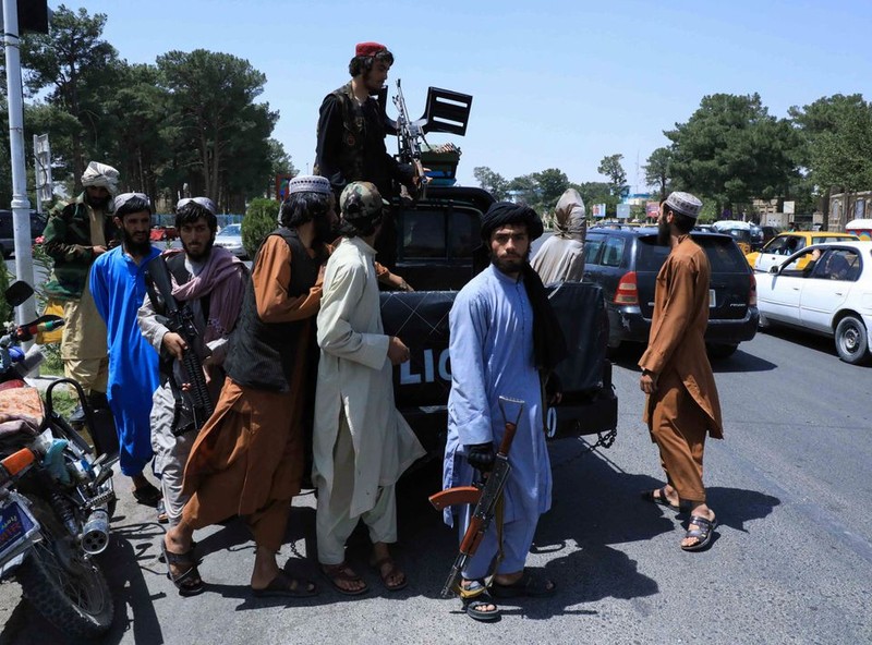 Taliban 'gõ cửa từng nhà', kêu người dân đi làm lại - ảnh 1