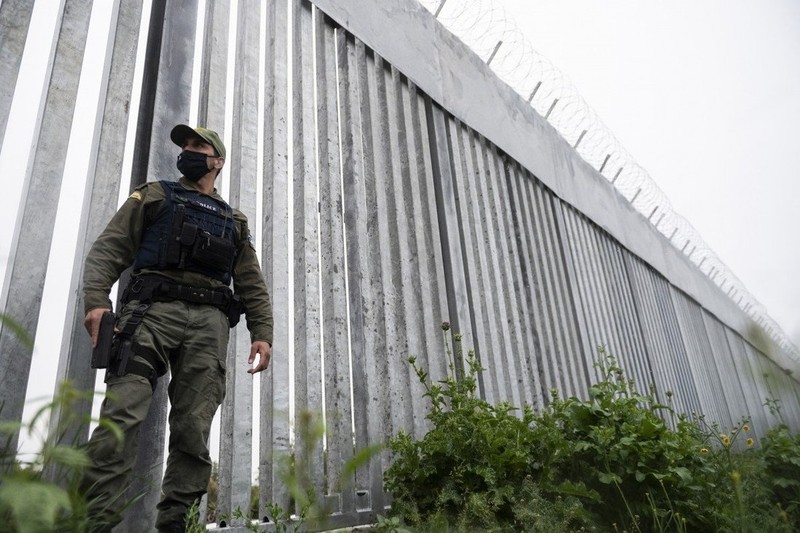 Hy Lạp xây tường ở biên giới, ngăn người tị nạn Afghanistan tràn vào châu Âu - ảnh 1
