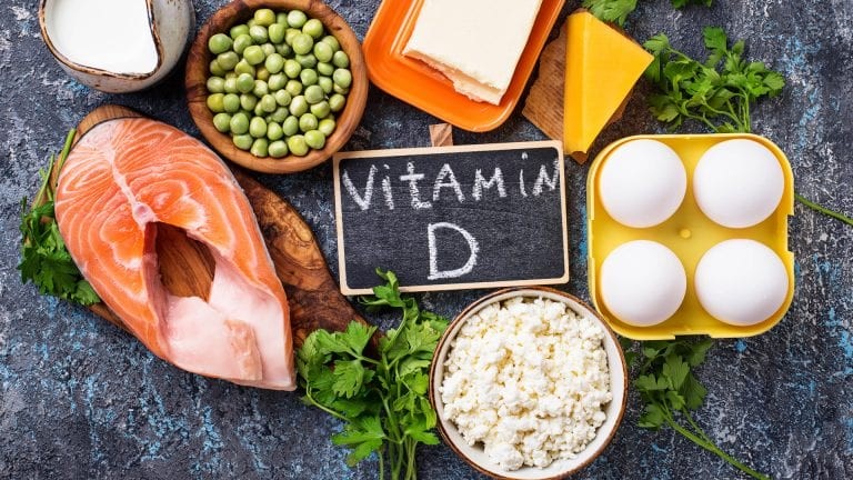 Đau cơ, mệt mỏi có thể là dấu hiệu không hấp thụ đủ vitamin D - ảnh 1