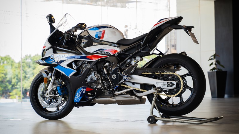 Mô tô thể thao BMW M 1000 RR  212 mã lực, giá hơn 1,4 tỷ đồng - ảnh 4