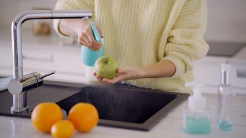  Sai lầm phổ biến khi rửa trái cây và rau quả cần tránh - ảnh 2