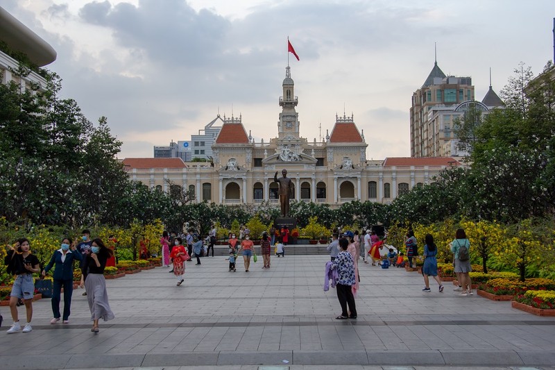 Trung tâm TP.HCM vắng lặng ngày cuối tuần vì dịch COVID-19 - ảnh 9