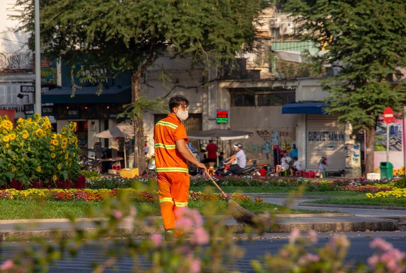 Trung tâm TP.HCM vắng lặng ngày cuối tuần vì dịch COVID-19 - ảnh 11