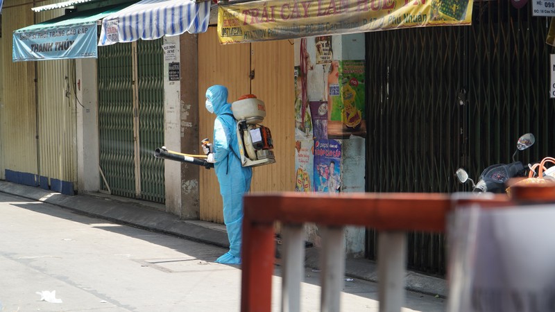Phong tỏa chợ Phú Nhuận vì ca nghi nhiễm COVID-19 từ Đà Nẵng - ảnh 2