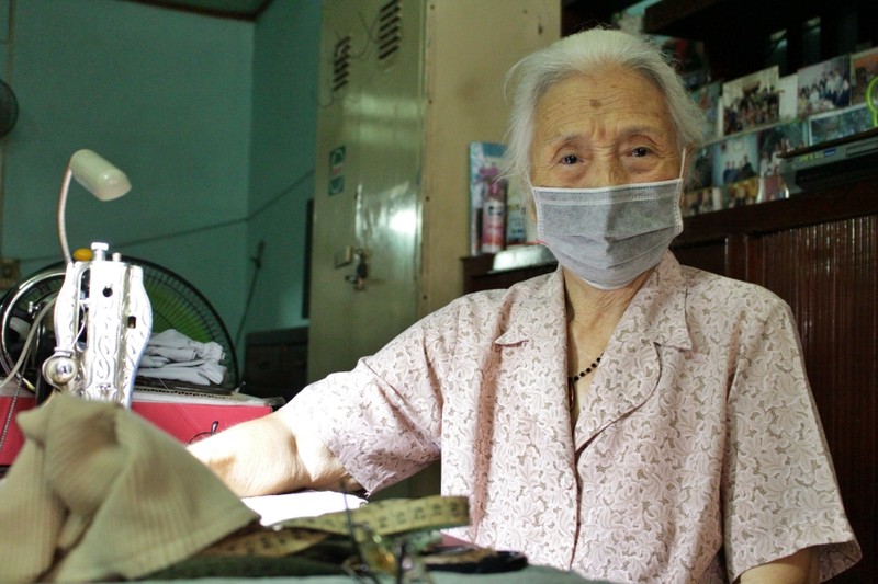 Chiến thắng COVID-19 ở tuổi 83, bà cụ lại tiếp tục làm thiện nguyện  - ảnh 1