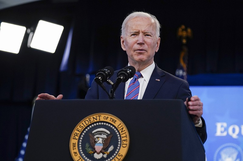 Ông Biden cam kết ủng hộ Ukraine khi Nga tăng quân gần Donbass - ảnh 1