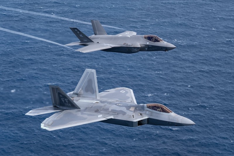 'Tia chớp' F-35 có đấu lại 'Chim ăn thịt' F-22? - ảnh 3