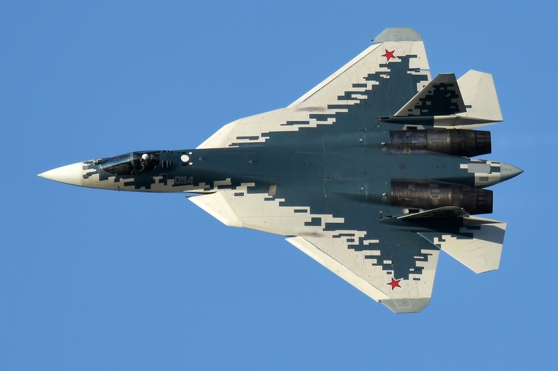 Lý do gì khiến F-35 của Mỹ dễ đánh bại Su-57 của Nga, J-20 của Trung Quốc? - ảnh 2