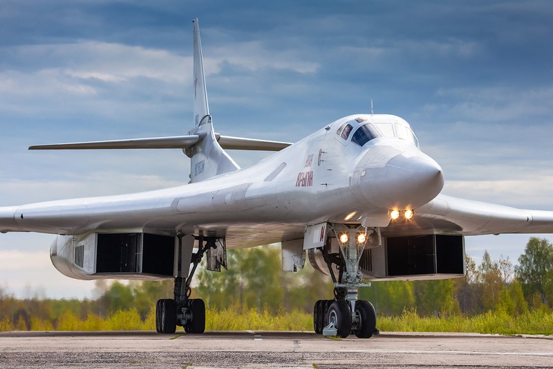 Nga tung ra mẫu máy bay ném bom 'Thiên nga trắng' Tu-160M hoàn toàn mới - ảnh 1