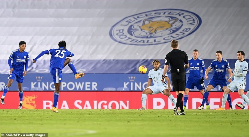 Leicester City bất ngờ chiếm ngôi đầu Premier League - ảnh 1