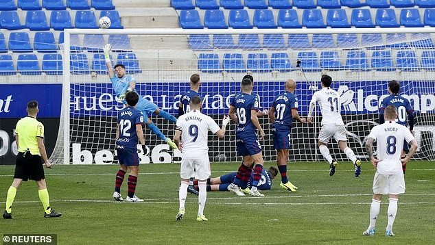 Siêu hậu vệ lập cú đúp giải cứu Real Madrid - ảnh 4