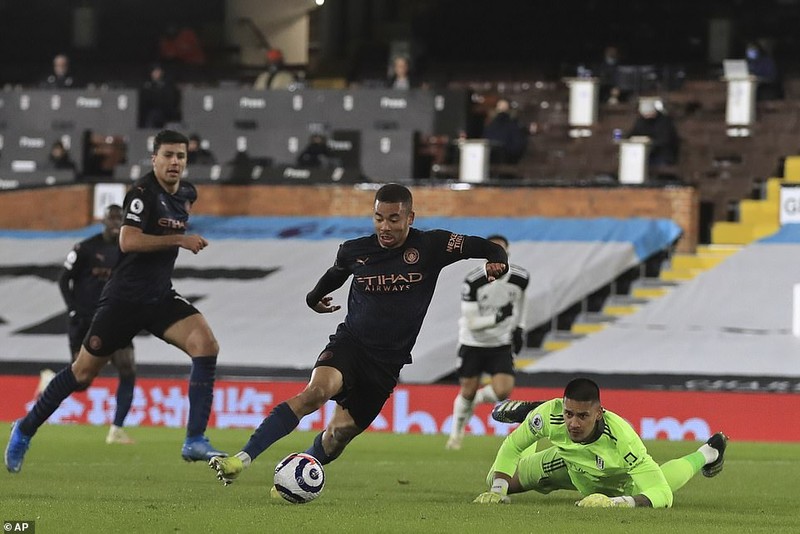 Vùi dập Fulham trong hiệp 2, Man. City tạm hơn MU 17 điểm  - ảnh 3