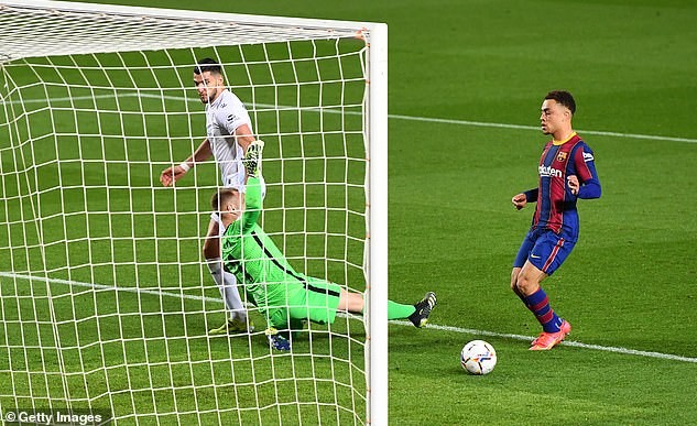 Messi tỏa sáng, Barcelona gây áp lực lên ngôi đầu bảng - ảnh 3
