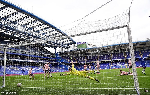 ‘Đốt đền’ và bàn thắng muộn giúp Chelsea vào bán kết FA Cup - ảnh 3