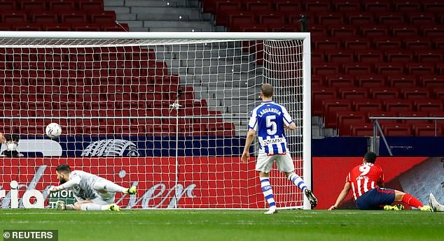 Barca ‘đánh tennis’, Suarez giúp Atletico Madrid giữ ngôi đầu - ảnh 5