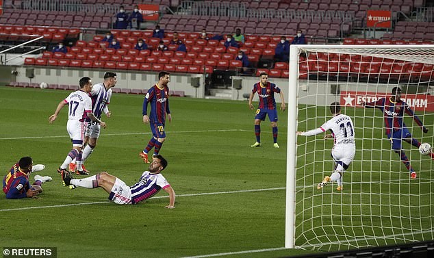 Thắng kịch tính, Barcelona đe dọa ngôi đầu của Atletico Madrid - ảnh 3