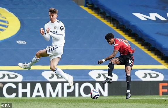 Hòa MU, Leeds United ba trận liên tiếp có điểm trước ‘ông lớn’ - ảnh 1