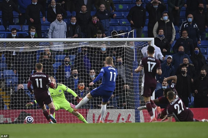 Thắng kịch tính, Chelsea đẩy Leicester City vào thế khó - ảnh 2