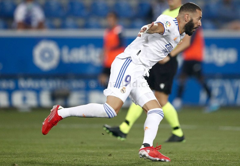 Benzema lập cú đúp, Real Madrid thắng đậm trận mở màn - ảnh 2