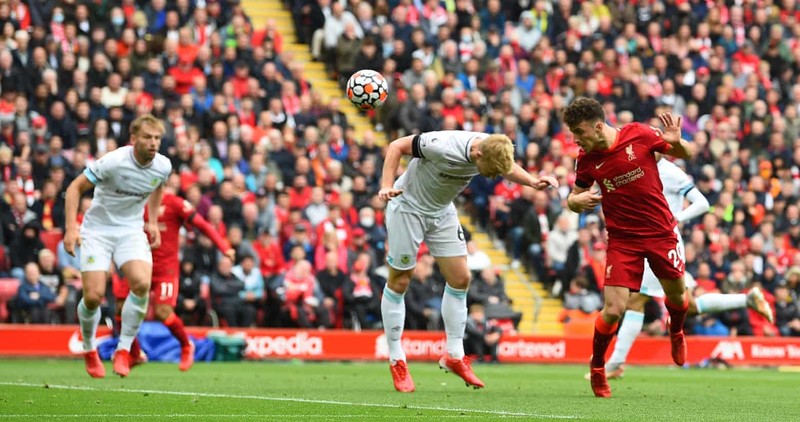 Hàng công tỏa sáng, Liverpool lên ngôi đầu Premier League - ảnh 1