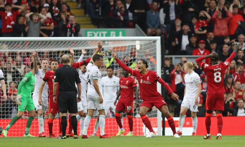 Hàng công tỏa sáng, Liverpool lên ngôi đầu Premier League - ảnh 4