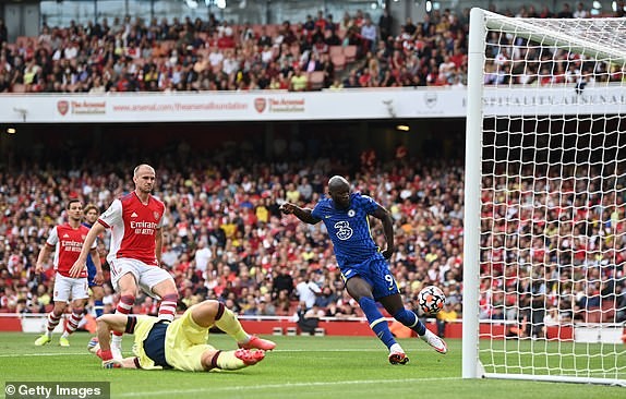 Lukaku ghi bàn, Chelsea đánh bại Arsenal lên ngôi đầu bảng - ảnh 1