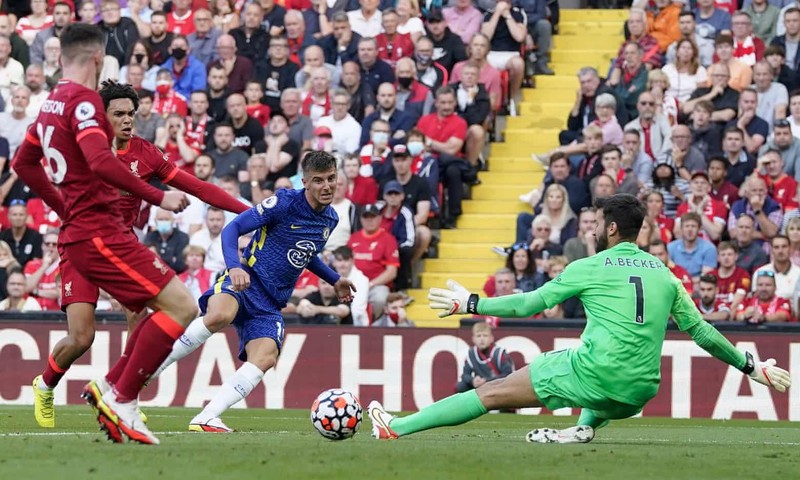 Thi đấu thiếu người, Chelsea ‘gồng mình’ kiếm điểm trên sân Liverpool - ảnh 3